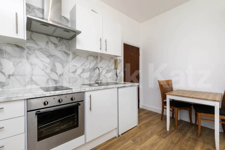 			Studio Apartment, 1 bath, 1 reception Apartment			 Ash Grove , Cricklewood (Inclusive of Council tax, Gas+ Water)